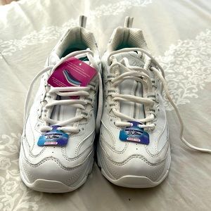 Skechers memory foam Tennis shoe, never worn